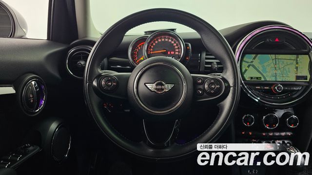 MINI Cooper 5Door HIGH 3rd 2015 — фото 18