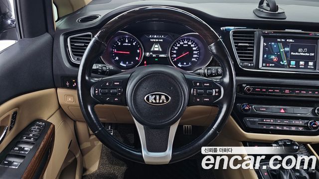 Kia Carnival 7-seater Hi-limousine President 2016 — фото 17