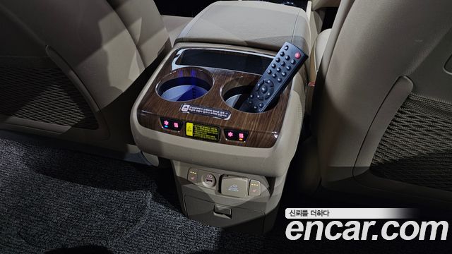 Kia Carnival 7-seater Hi-limousine President 2016 — фото 23