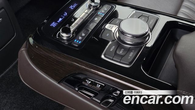 Genesis EQ900 3.3 T-GDI AWD Premiun Luxury 2018 — фото 23