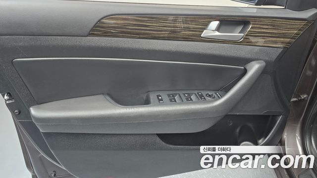 Hyundai Sonata (LF) 2.0 Smart 2016 — фото 24