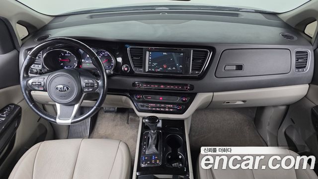 Kia Carnival 7-seater Limousine President 2016 — фото 7