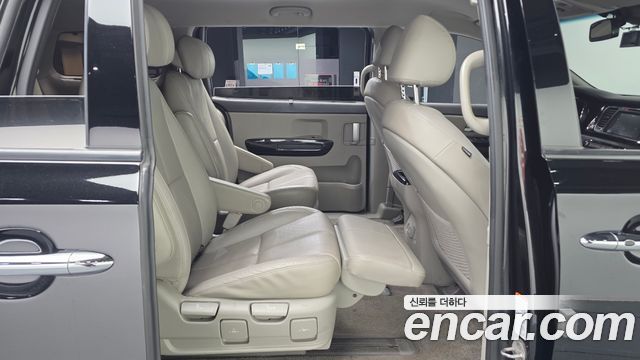 Kia Carnival 7-seater Limousine President 2016 — фото 12