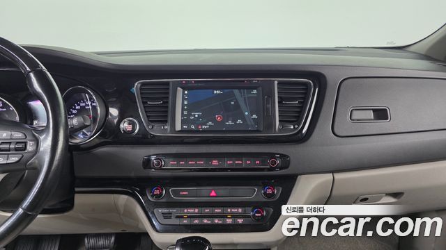 Kia Carnival 7-seater Limousine President 2016 — фото 14
