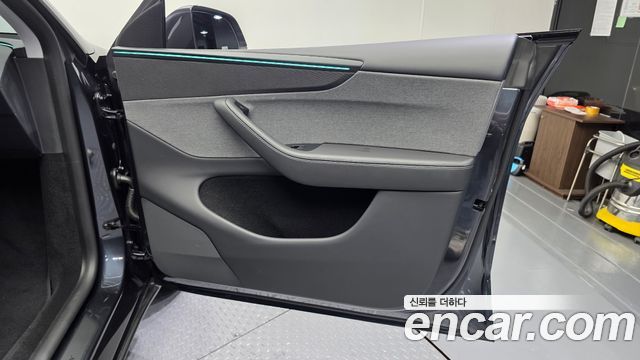 Tesla Model Y RWD 2025 — фото 24