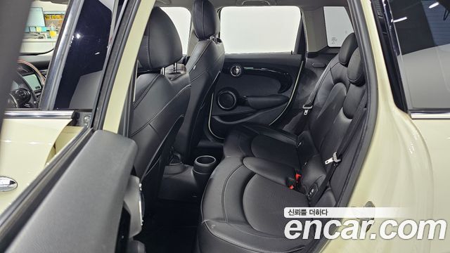 MINI Cooper D 5Door HIGH 3rd 2015 — фото 12