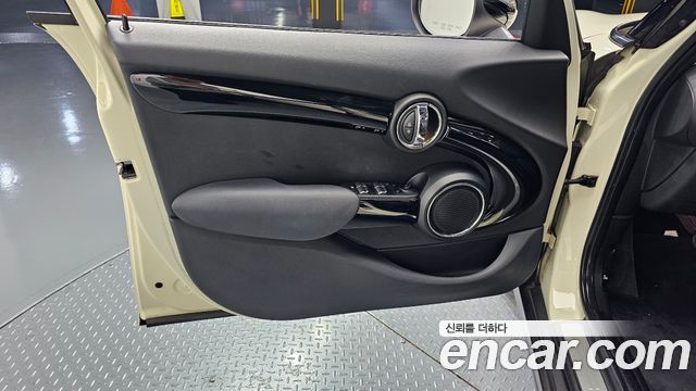 MINI Cooper D 5Door HIGH 3rd 2015 — фото 24