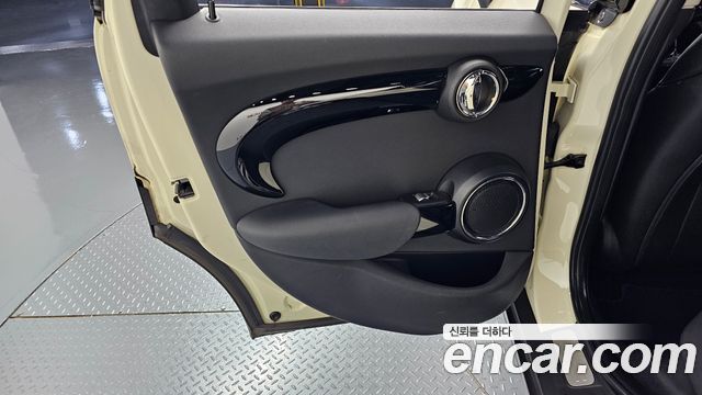 MINI Cooper D 5Door HIGH 3rd 2015 — фото 25