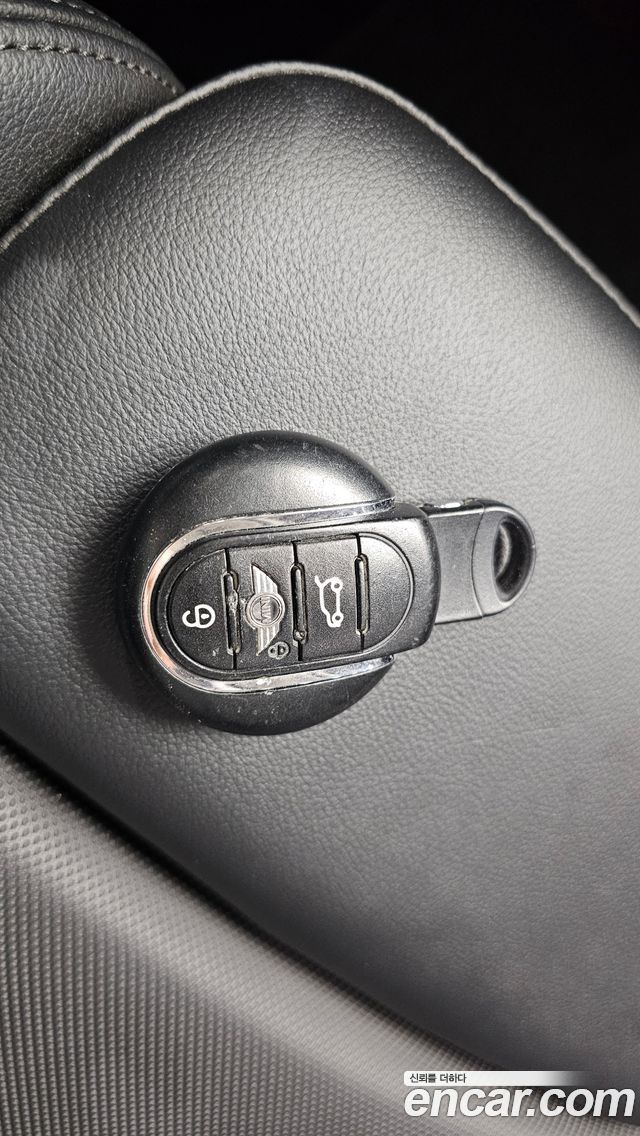 MINI Cooper D 5Door HIGH 3rd 2015 — фото 30