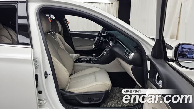 Genesis G70 Gasoline 2.0T 2WD 2023 — фото 15