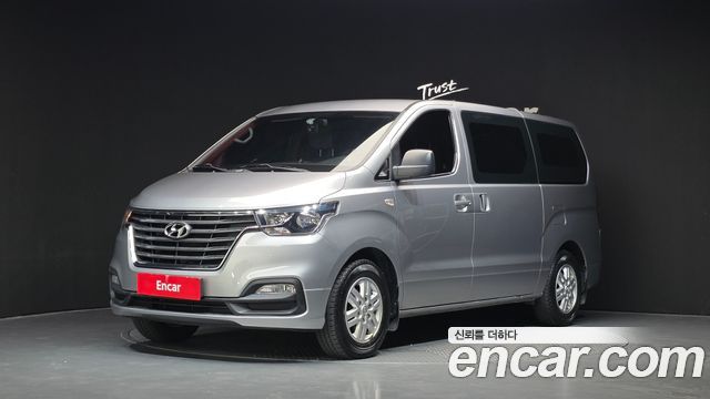 Hyundai Grand Starex Van 3-Seater Smart