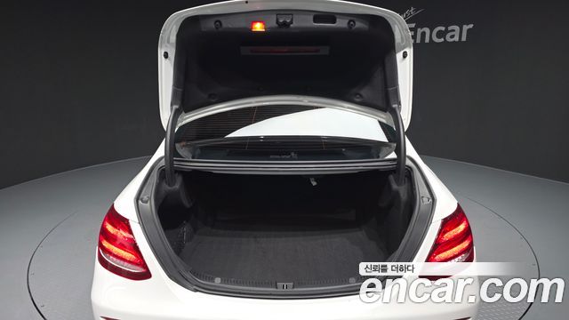 Mercedes-Benz E-Class (W213) E300 Avantgarde 2019 — фото 20