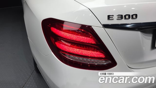 Mercedes-Benz E-Class (W213) E300 Avantgarde 2019 — фото 23