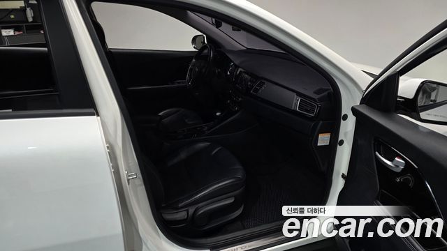Kia Niro Noblesse 2017 — фото 11