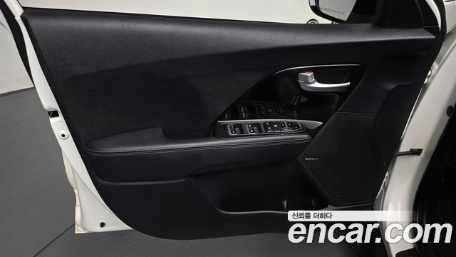 Kia Niro Noblesse 2017 — фото 24