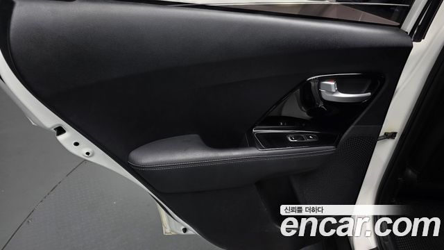 Kia Niro Noblesse 2017 — фото 25