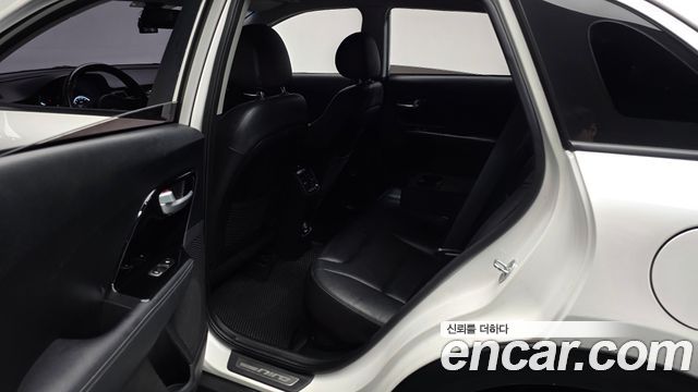 Kia Niro Noblesse 2017 — фото 26