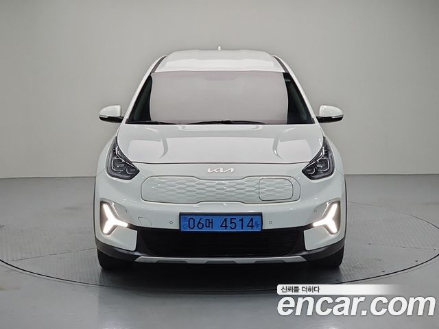 Kia Niro Plus Air 2023 — фото 2