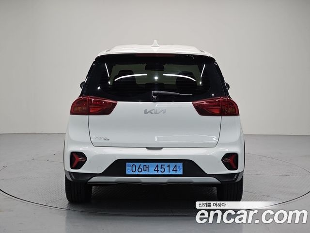 Kia Niro Plus Air 2023 — фото 3