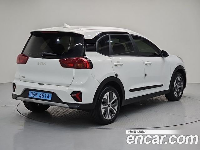 Kia Niro Plus Air 2023 — фото 4