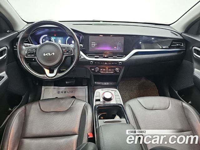 Kia Niro Plus Air 2023 — фото 7