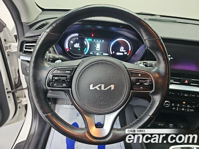 Kia Niro Plus Air 2023 — фото 9