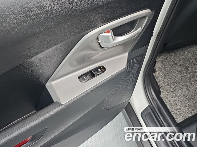 Kia Niro Plus Air 2023 — фото 17