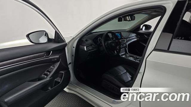 Honda Accord (X) 2.0 Hybrid Touring 2022 — фото 10