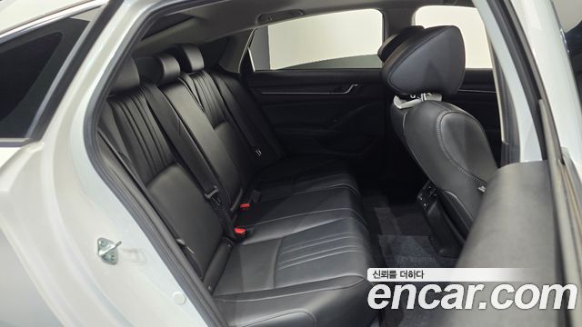 Honda Accord (X) 2.0 Hybrid Touring 2022 — фото 11