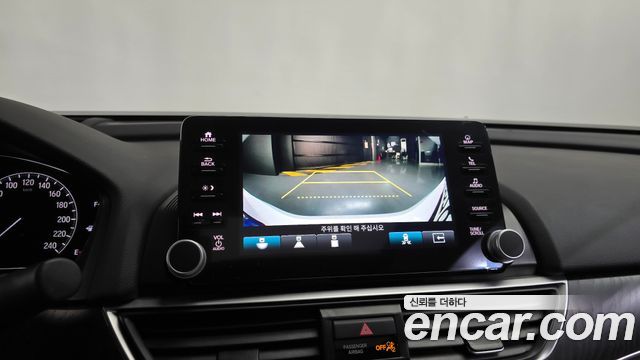Honda Accord (X) 2.0 Hybrid Touring 2022 — фото 14