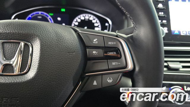 Honda Accord (X) 2.0 Hybrid Touring 2022 — фото 16