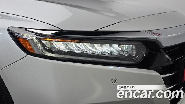 Honda Accord (X) 2.0 Hybrid Touring 2022 — фото 22