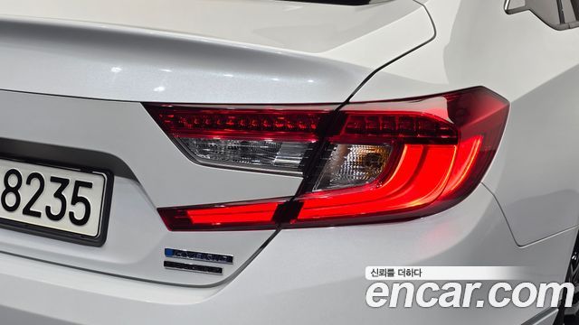 Honda Accord (X) 2.0 Hybrid Touring 2022 — фото 23