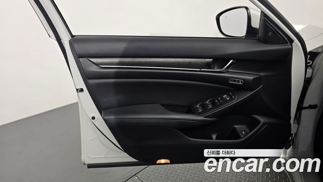 Honda Accord (X) 2.0 Hybrid Touring 2022 — фото 24
