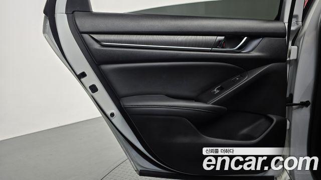 Honda Accord (X) 2.0 Hybrid Touring 2022 — фото 25