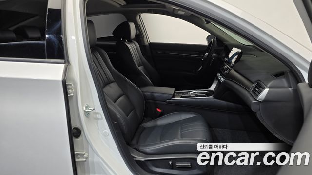Honda Accord (X) 2.0 Hybrid Touring 2022 — фото 26