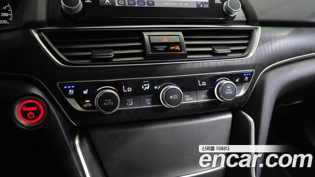Honda Accord (X) 2.0 Hybrid Touring 2022 — фото 31