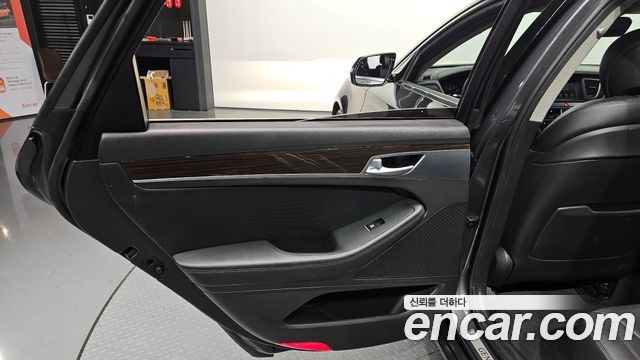 Genesis G80 3.3 GDI AWD Luxury 2018 — фото 25