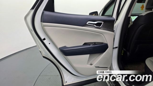 Kia Sportage (V) Gasoline 1.6 Turbo 2WD Signature Gravity 2022 — фото 31
