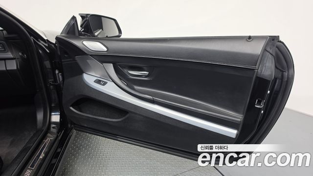 BMW 6 Series (F12) 650i Convertible 2013 — фото 31