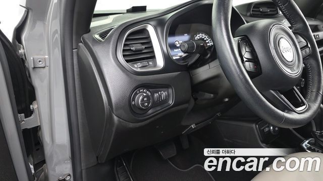 Jeep Renegade 2.4 80th Edition AWD 2021 — фото 17