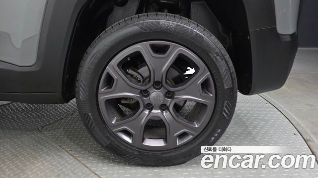 Jeep Renegade 2.4 80th Edition AWD 2021 — фото 27