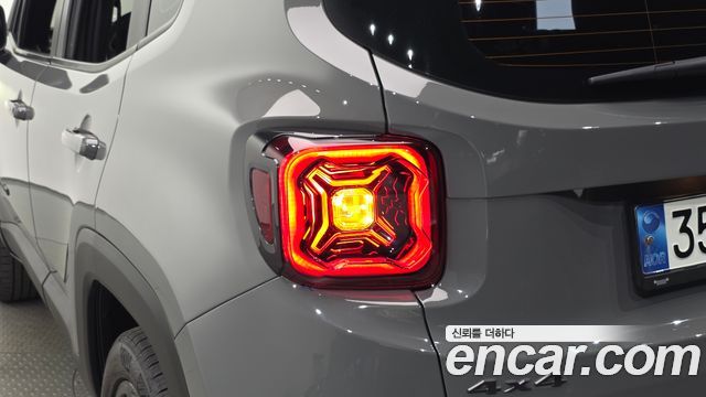 Jeep Renegade 2.4 80th Edition AWD 2021 — фото 29