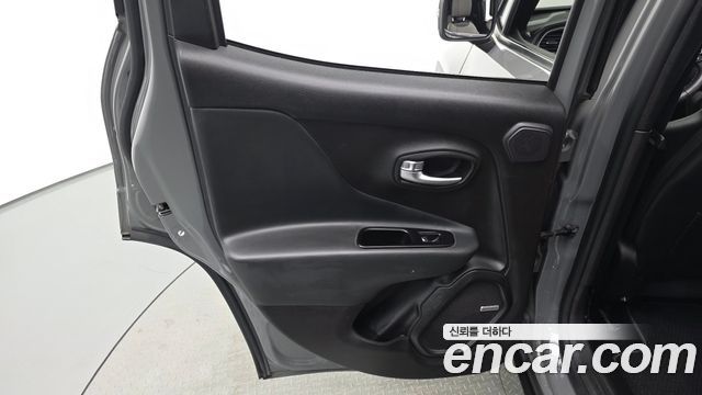 Jeep Renegade 2.4 80th Edition AWD 2021 — фото 31
