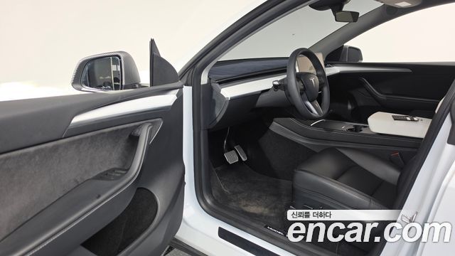 Tesla Model Y RWD 2024 — фото 10
