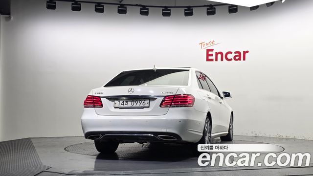 Mercedes-Benz E-Class (W212) E220 Bluetec Avantgarde 2016 — фото 4