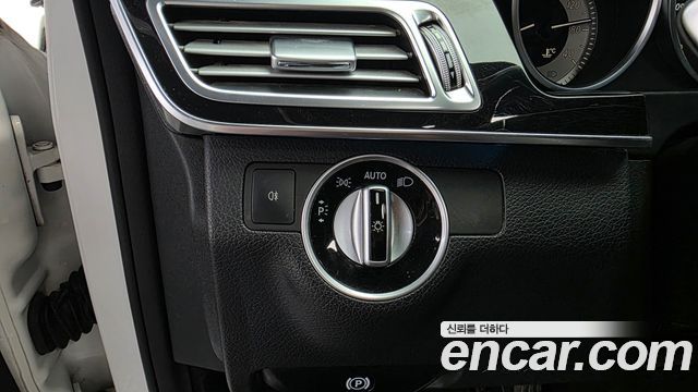 Mercedes-Benz E-Class (W212) E220 Bluetec Avantgarde 2016 — фото 17