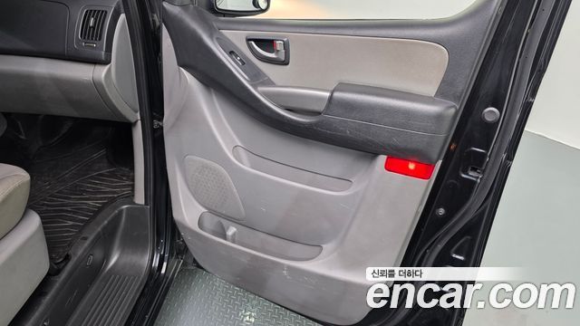 Hyundai Grand Starex Van 5-Seater Modern 2019 — фото 25