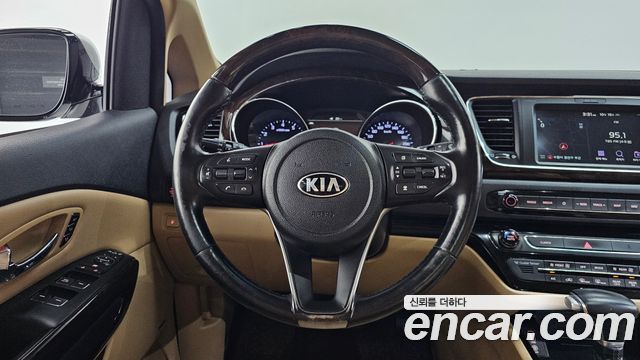 Kia Carnival Gasoline 9-Seater Noblesse Special 2019 — фото 14
