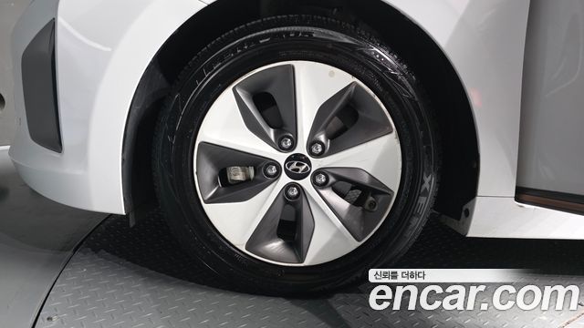 Hyundai Ioniq Electric Q 2018 — фото 5